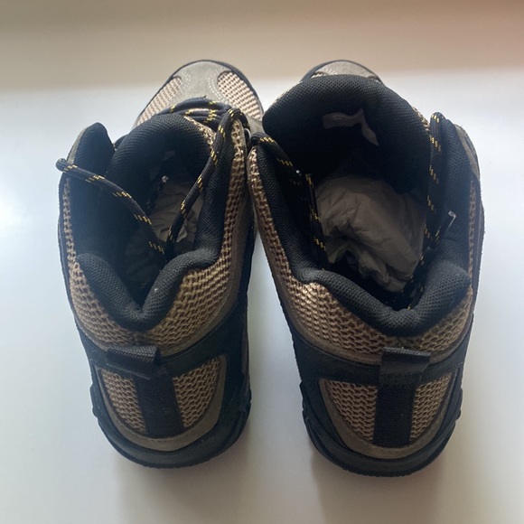 Waterproof Men’s Merrell Hiking Boots - Picture 2 of 5